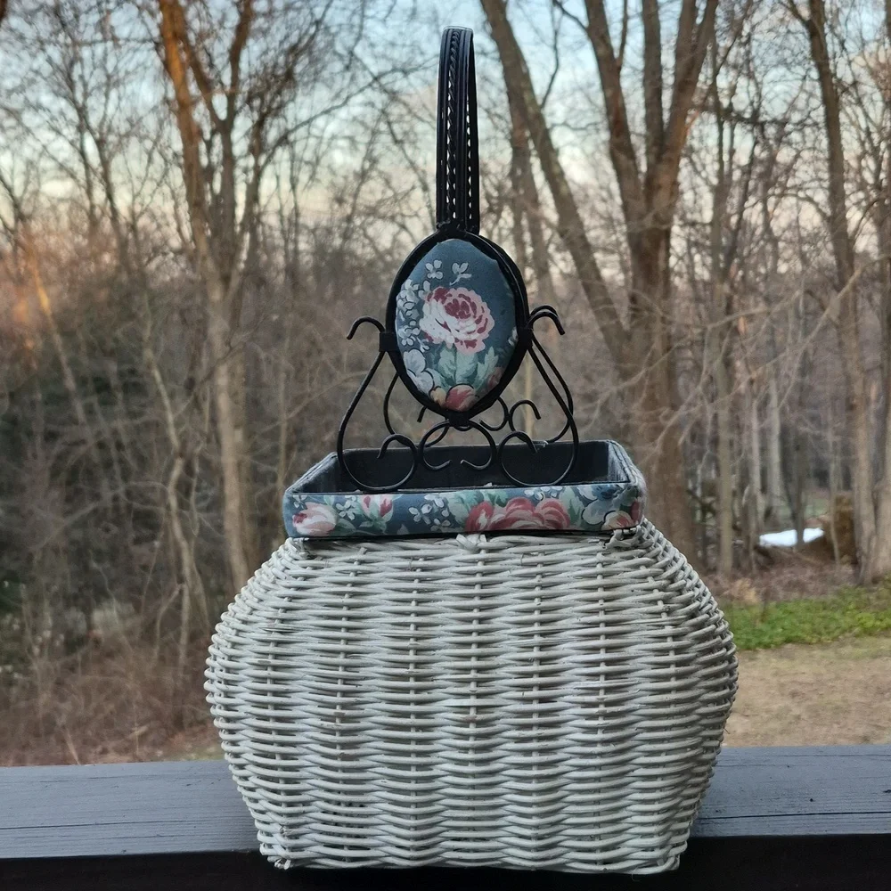 Vintage WhiteWicker Nesting Floral Quilt Metal Handle Basket